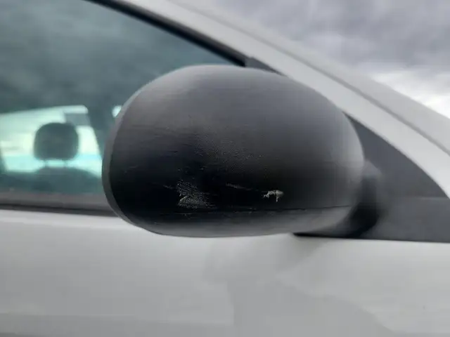 2004 Ford Focus - Photo 40