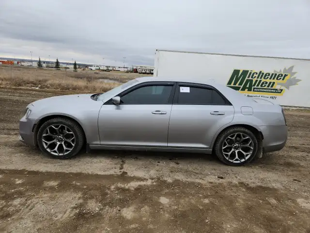 2018 Chrysler 300 - Photo 5