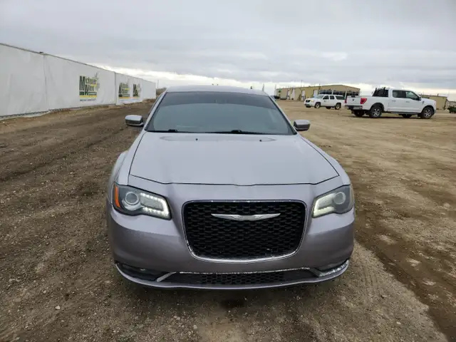 2018 Chrysler 300 - Photo 8