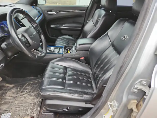 2018 Chrysler 300 - Photo 13
