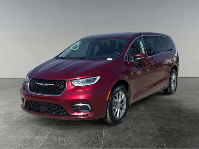 2023 Chrysler Pacifica Touring L / AWD