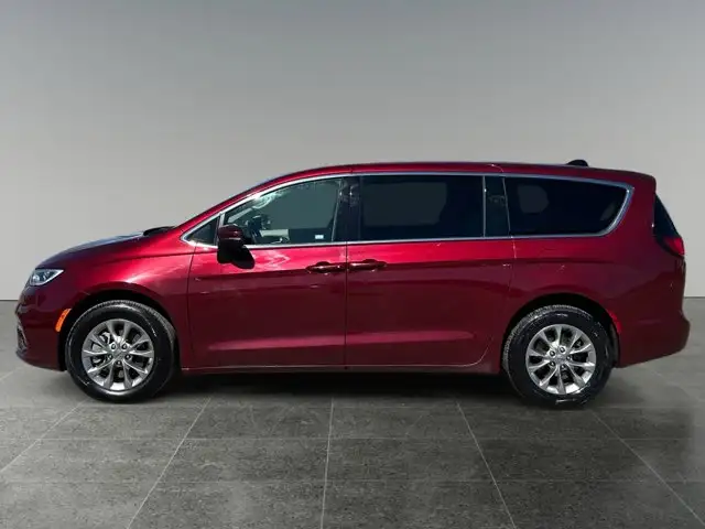 2023 Chrysler Pacifica Touring L / AWD - Photo 2