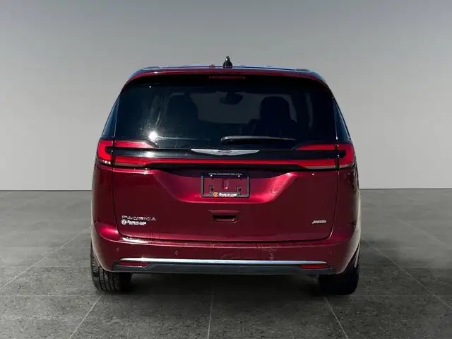 2023 Chrysler Pacifica Touring L / AWD - Photo 5