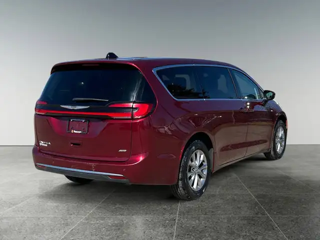 2023 Chrysler Pacifica Touring L / AWD - Photo 7