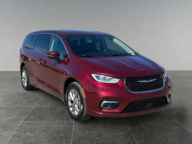 2023 Chrysler Pacifica Touring L / AWD - Photo 9