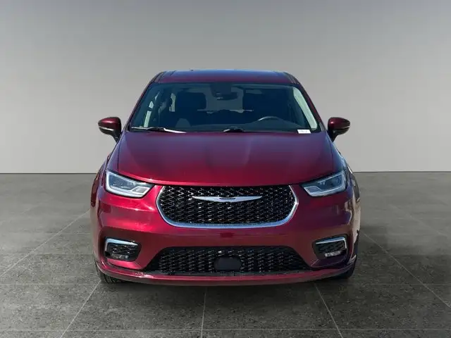 2023 Chrysler Pacifica Touring L / AWD - Photo 10