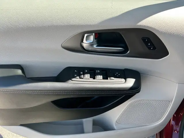 2023 Chrysler Pacifica Touring L / AWD - Photo 14