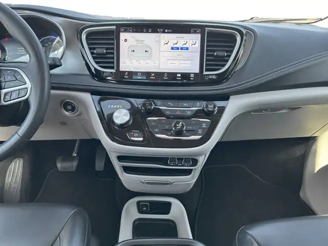 2023 Chrysler Pacifica Touring L / AWD - Photo 17