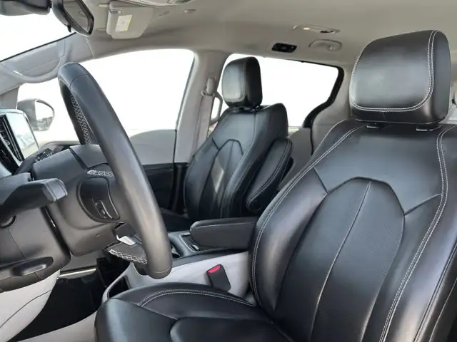 2023 Chrysler Pacifica Touring L / AWD - Photo 18