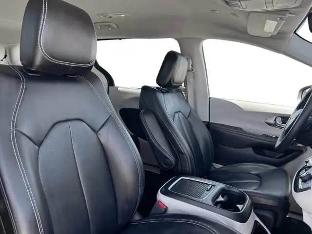 2023 Chrysler Pacifica Touring L / AWD - Photo 20