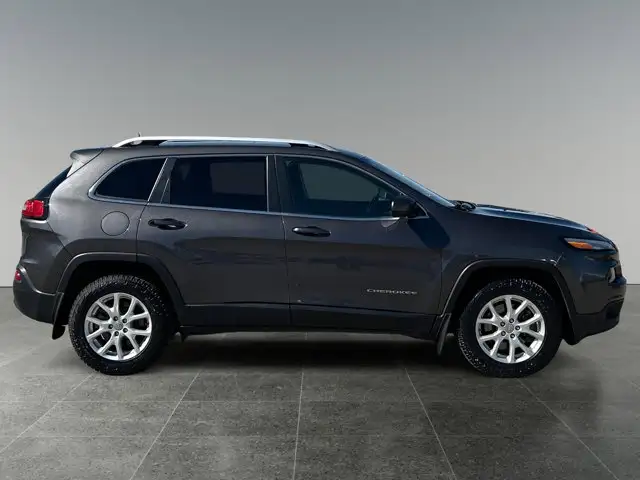 2018 Jeep Cherokee North / 4WD - Photo 8