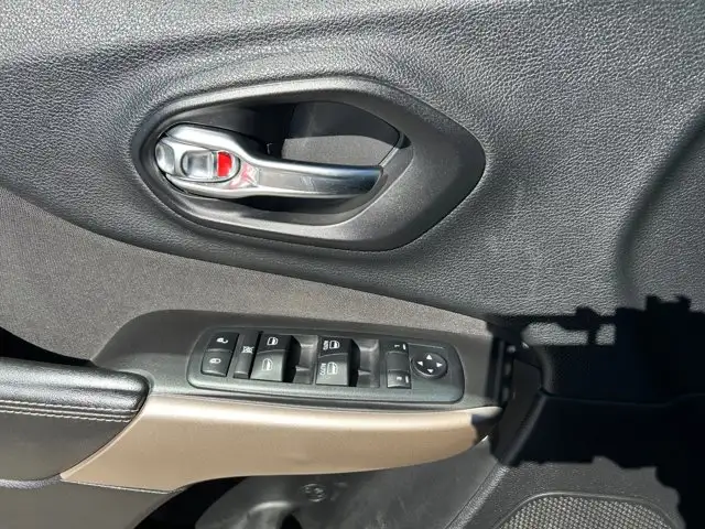 2018 Jeep Cherokee North / 4WD - Photo 12