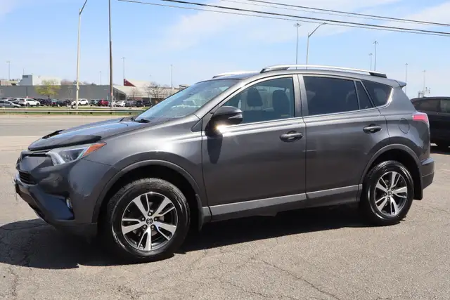 2018 Toyota RAV4 - Photo 3