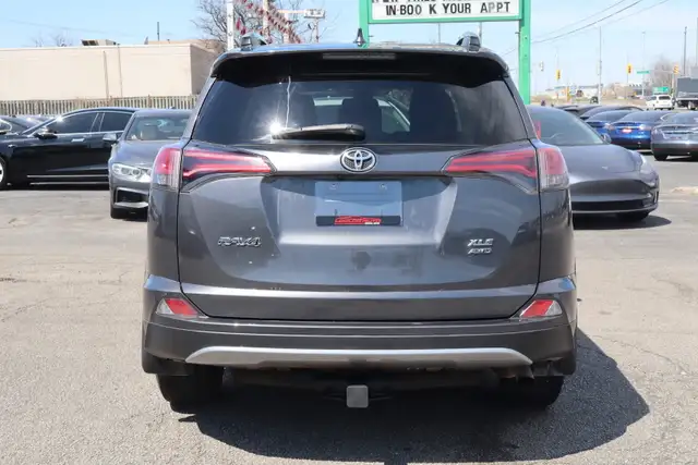 2018 Toyota RAV4 - Photo 6