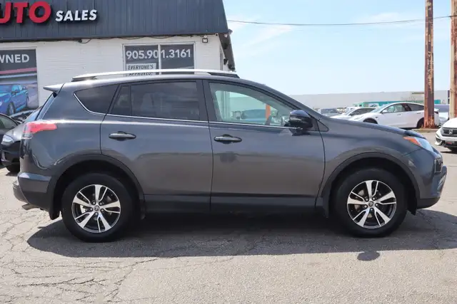 2018 Toyota RAV4 - Photo 8