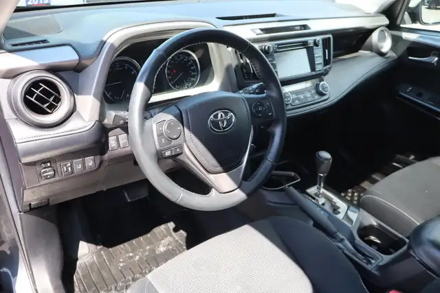 2018 Toyota RAV4 - Photo 9