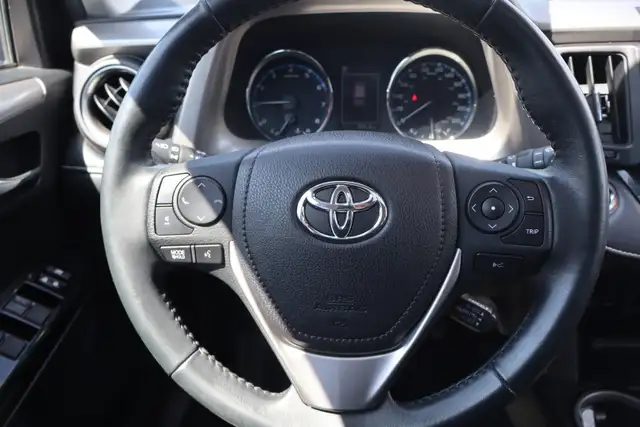 2018 Toyota RAV4 - Photo 11