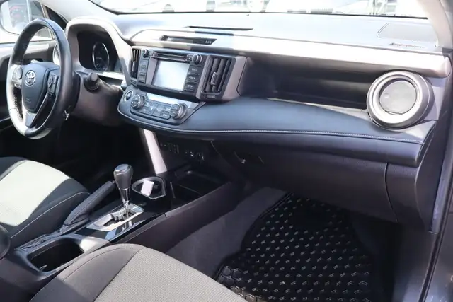2018 Toyota RAV4 - Photo 12