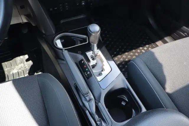 2018 Toyota RAV4 - Photo 13