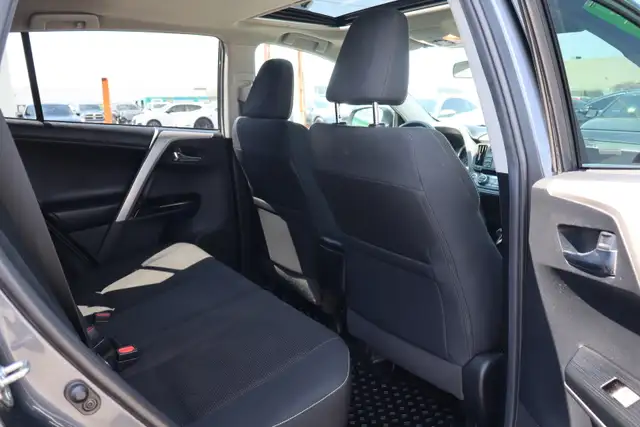 2018 Toyota RAV4 - Photo 18