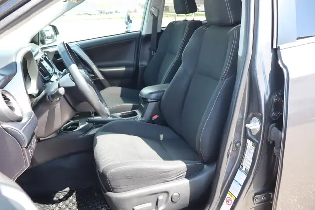 2018 Toyota RAV4 - Photo 19