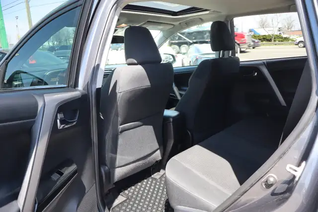 2018 Toyota RAV4 - Photo 20