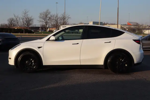 2023 TESLA MODEL Y - Photo 4