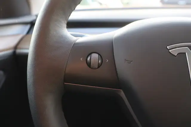 2023 TESLA MODEL Y - Photo 17