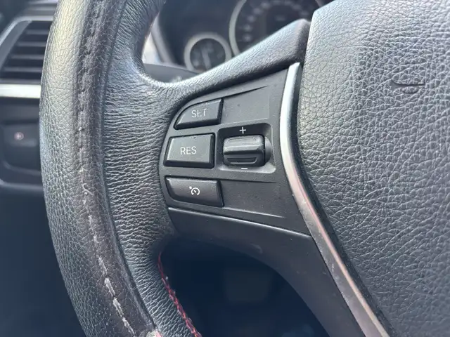 2018 BMW 3-Series 330i xDrive Sedan - Photo 9