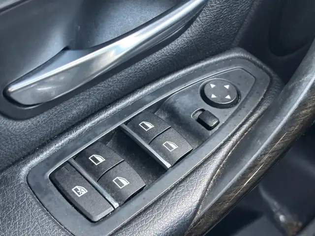 2018 BMW 3-Series 330i xDrive Sedan - Photo 12