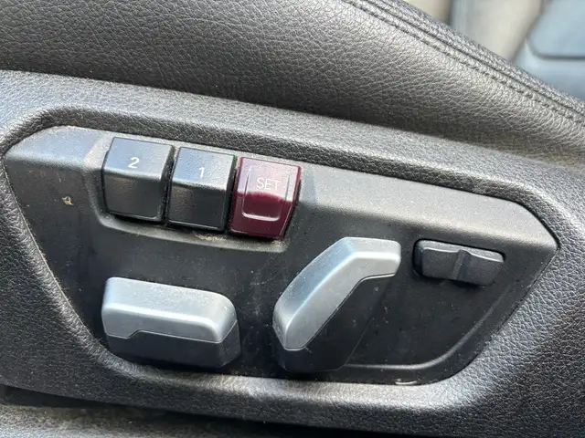 2018 BMW 3-Series 330i xDrive Sedan - Photo 16