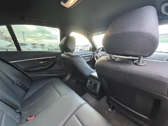 2018 BMW 3-Series 330i xDrive Sedan - Photo 18