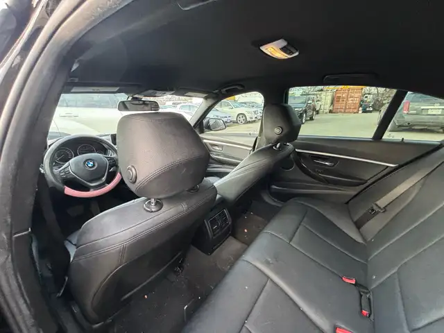 2018 BMW 3-Series 330i xDrive Sedan - Photo 19