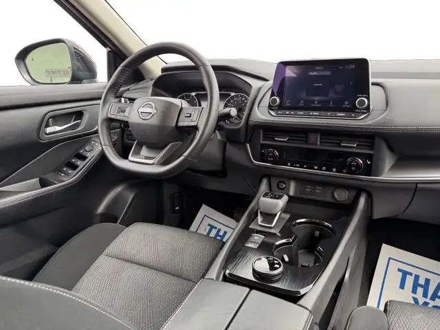 2025 Nissan Rogue SV Moonroof - Photo 13