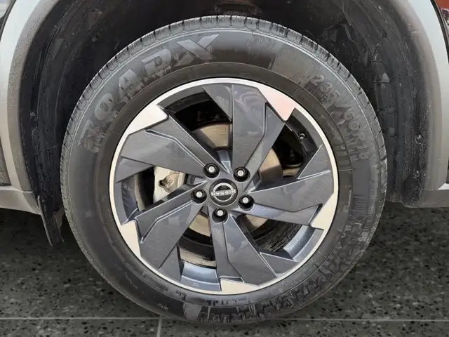 2025 Nissan Rogue SV Moonroof - Photo 17