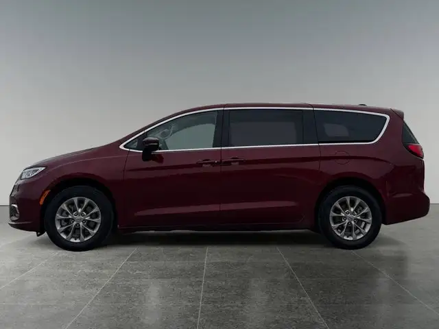 2023 Chrysler Pacifica Touring L - Photo 2