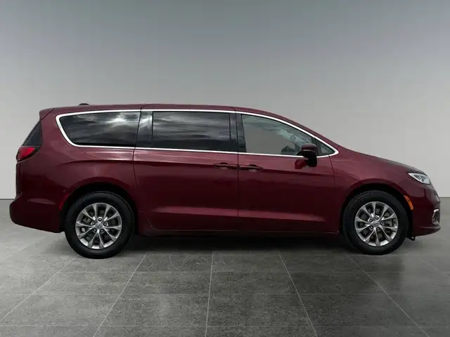 2023 Chrysler Pacifica Touring L - Photo 8