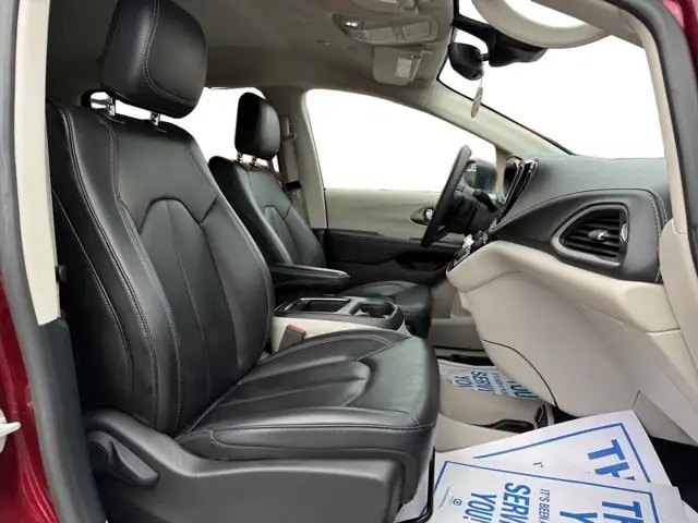 2023 Chrysler Pacifica Touring L - Photo 16