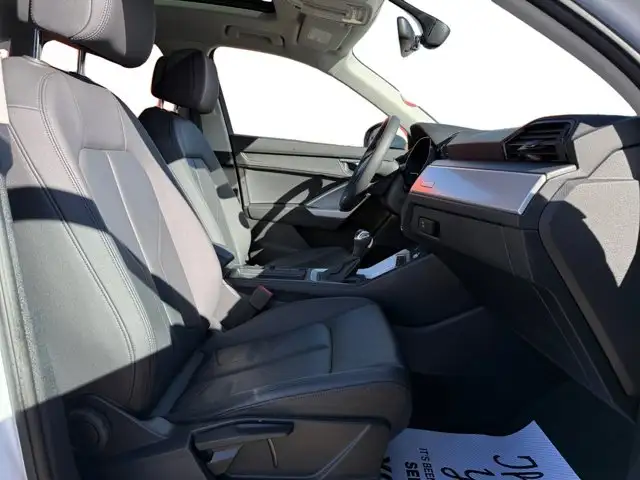 2025 Audi Q3 - Photo 16