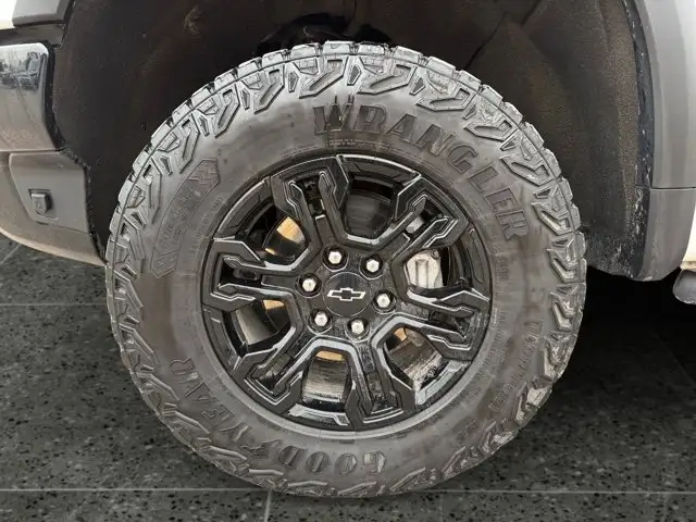 2024 Chevrolet Silverado 1500 ZR2 - Photo 17