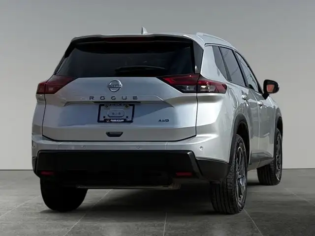 2025 Nissan Rogue SV Moonroof - Photo 7