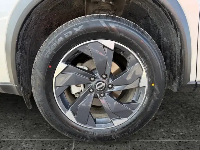 2025 Nissan Rogue SV Moonroof - Photo 17