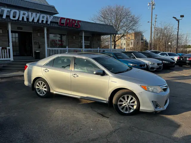 2012 Toyota Camry Hybrid Sedan XLE - Photo 4