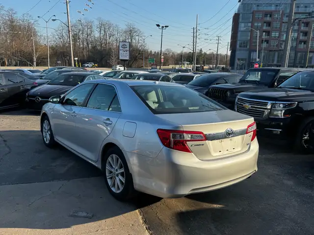 2012 Toyota Camry Hybrid Sedan XLE - Photo 8