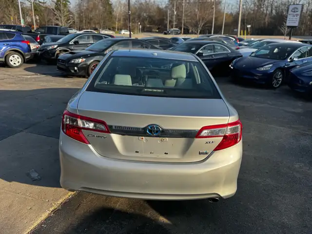 2012 Toyota Camry Hybrid Sedan XLE - Photo 9