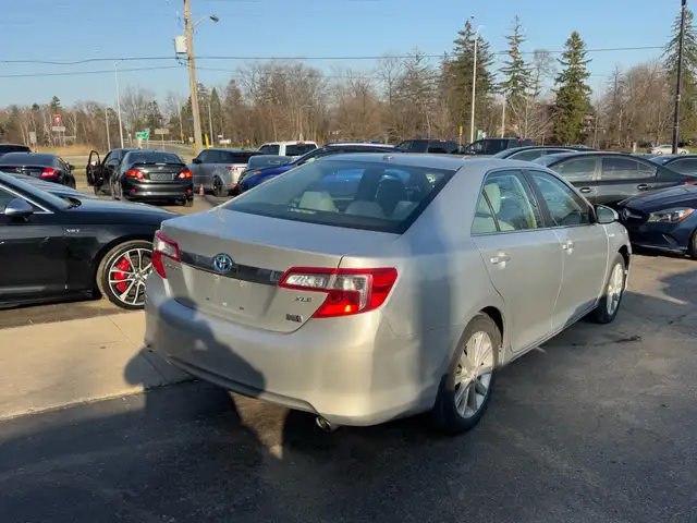 2012 Toyota Camry Hybrid Sedan XLE - Photo 10