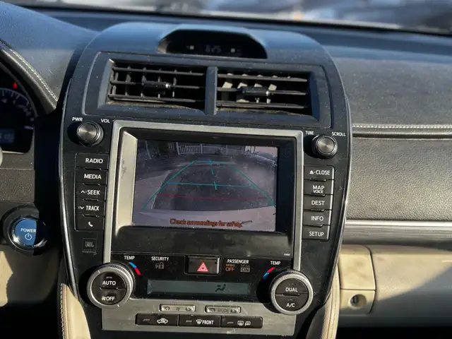 2012 Toyota Camry Hybrid Sedan XLE - Photo 15