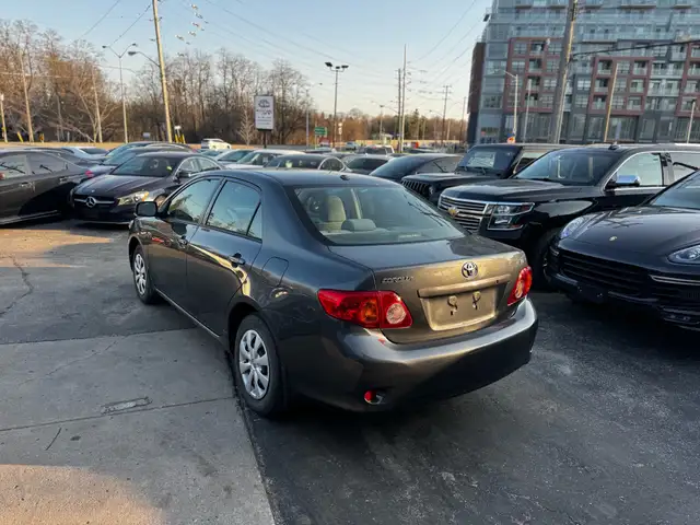 2009 Toyota Corolla 4dr Sdn CE - Photo 9