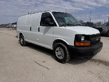 2015 Chevrolet Express - Photo 3