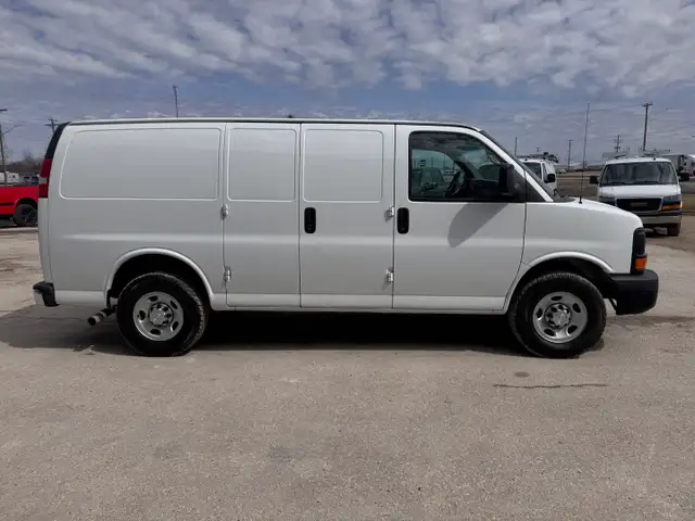 2015 Chevrolet Express - Photo 4